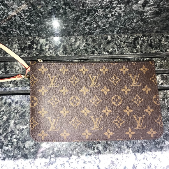 Louis Vuitton Handbags - Louis Vuitton Monogram Neverfull GM wristlet NWT